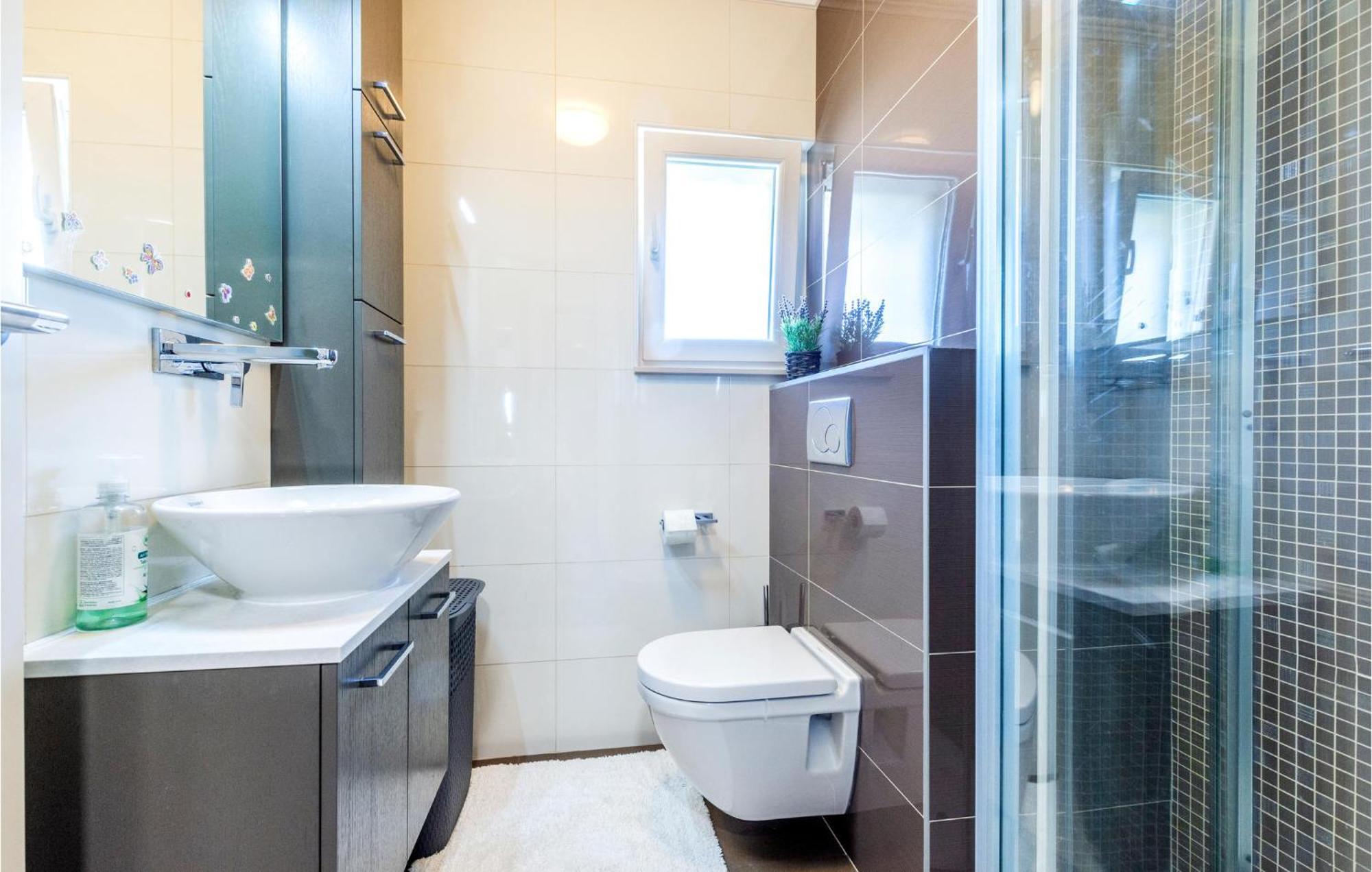 Beautiful Apartment In Split With Kitchen Bagian luar foto
